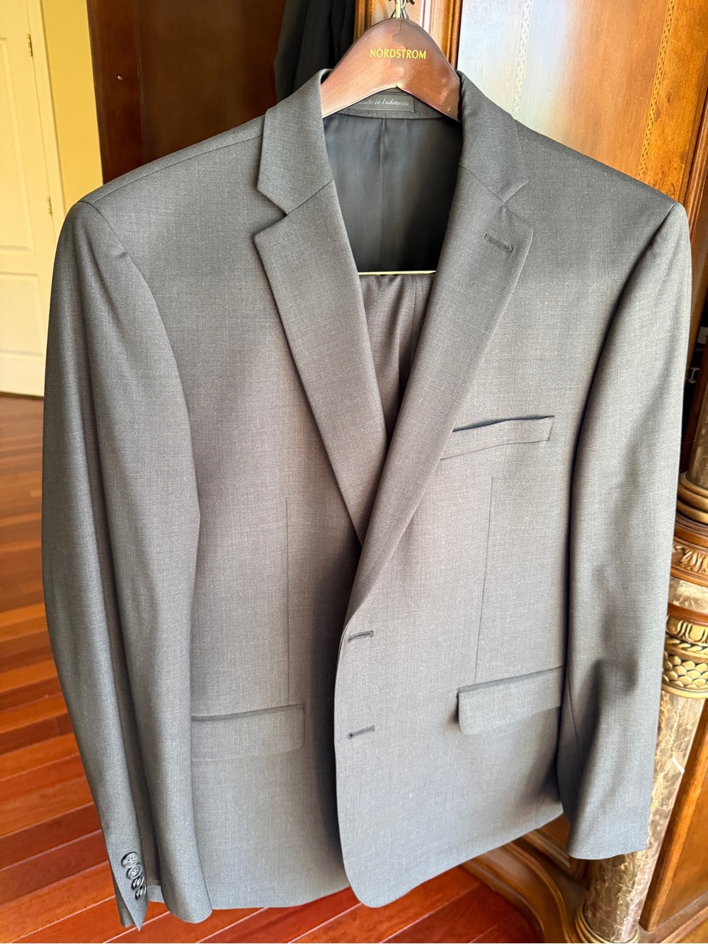 Calvin Klein Men's Charcoal Gray 2 piece Suit! - Picture 6 of 14